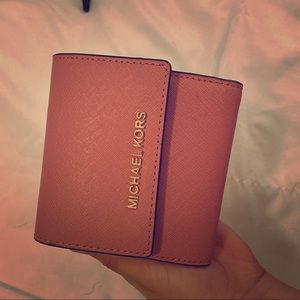 PINK 💕 MICHAEL KORS small wallet.